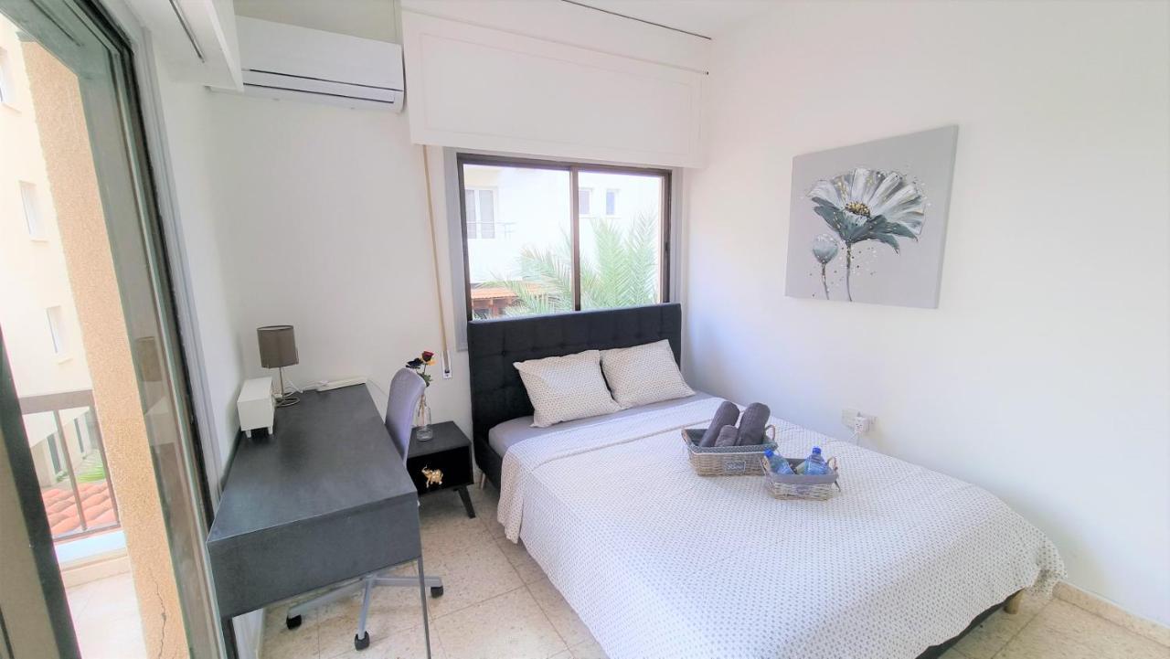 Cozy Beach Apt / 100 Mbit+ Netflix / Near Airport Larnaca Exterior photo