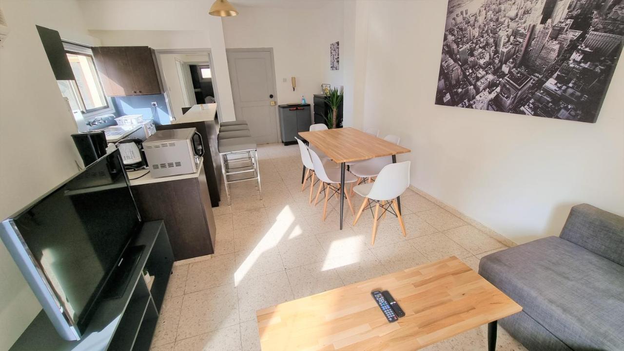 Cozy Beach Apt / 100 Mbit+ Netflix / Near Airport Larnaca Exterior photo