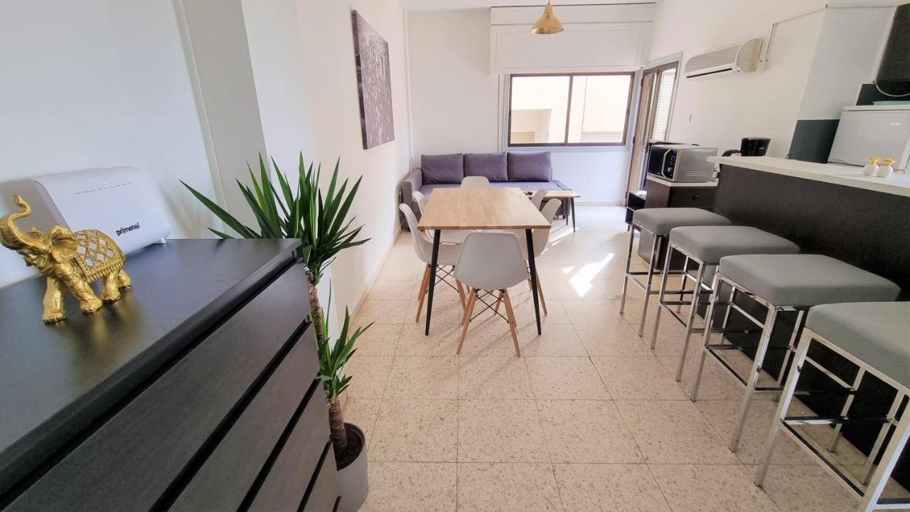 Cozy Beach Apt / 100 Mbit+ Netflix / Near Airport Larnaca Exterior photo