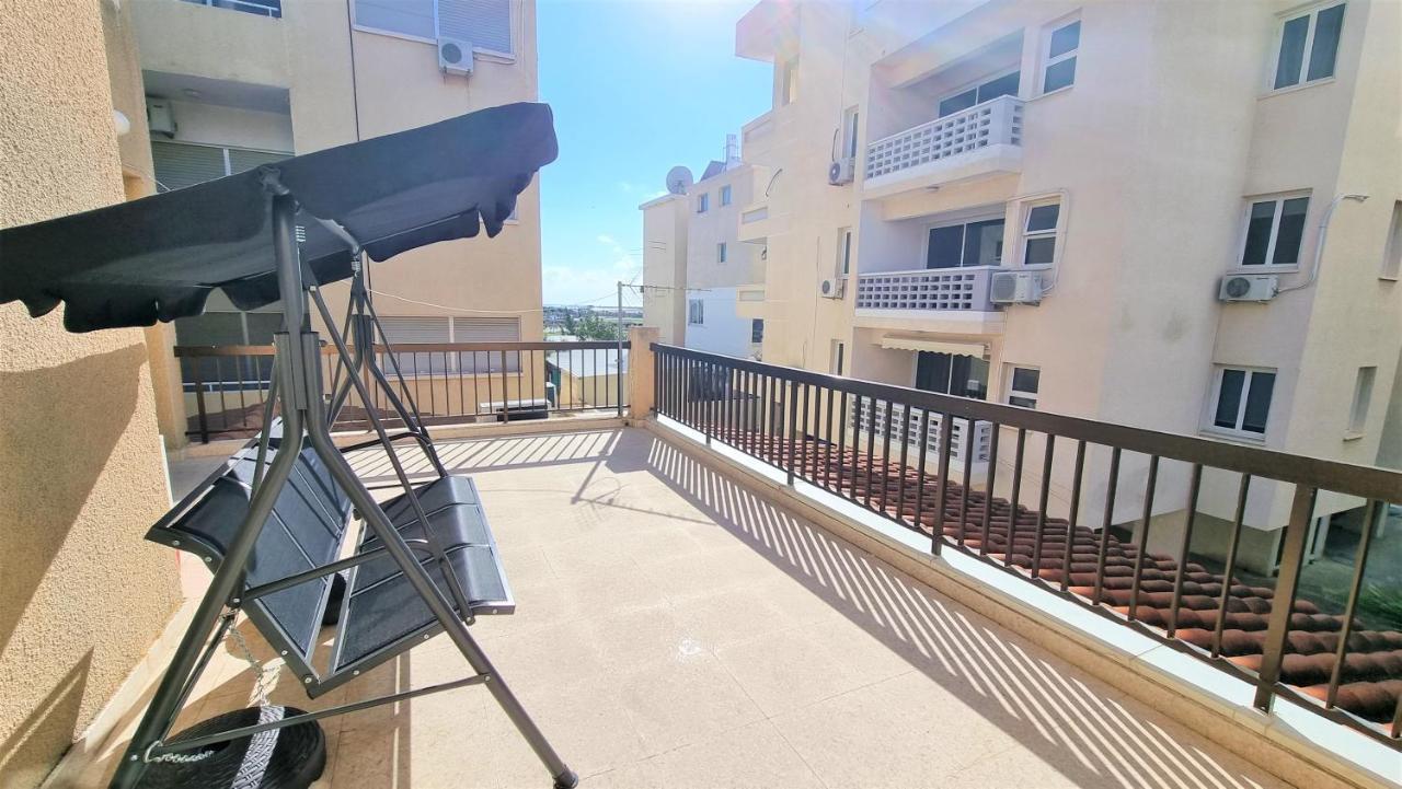 Cozy Beach Apt / 100 Mbit+ Netflix / Near Airport Larnaca Exterior photo